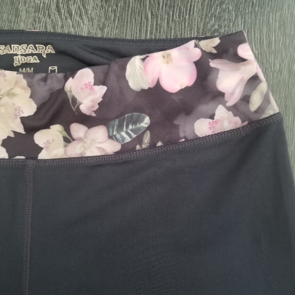 Sansara yoga grey leggings with floral waistband - Picture 5 of 9